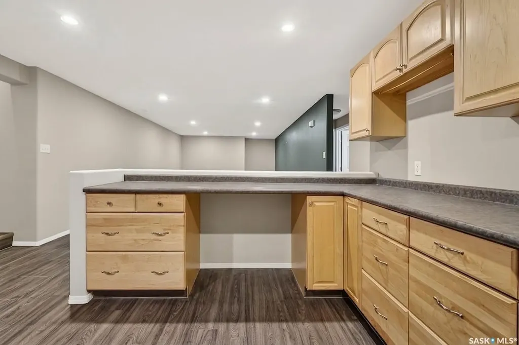 16 Flax Road Moose Jaw SK S6J 1G3
