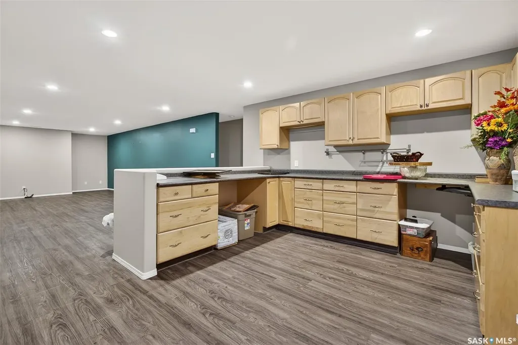 16 Flax Road Moose Jaw SK S6J 1G3