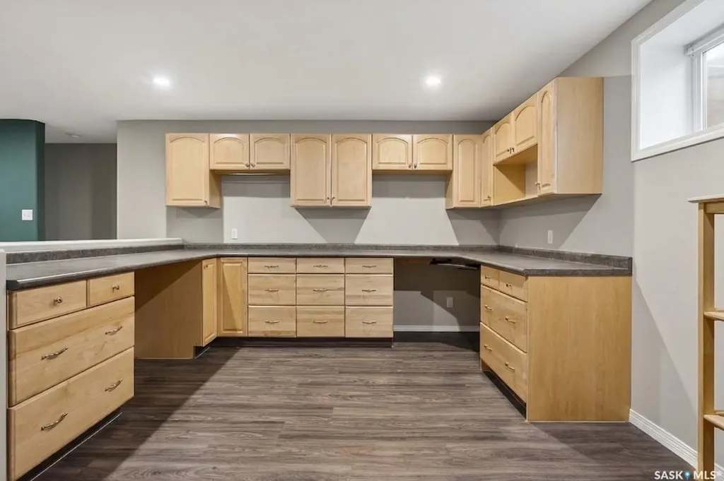 16 Flax Road Moose Jaw SK S6J 1G3
