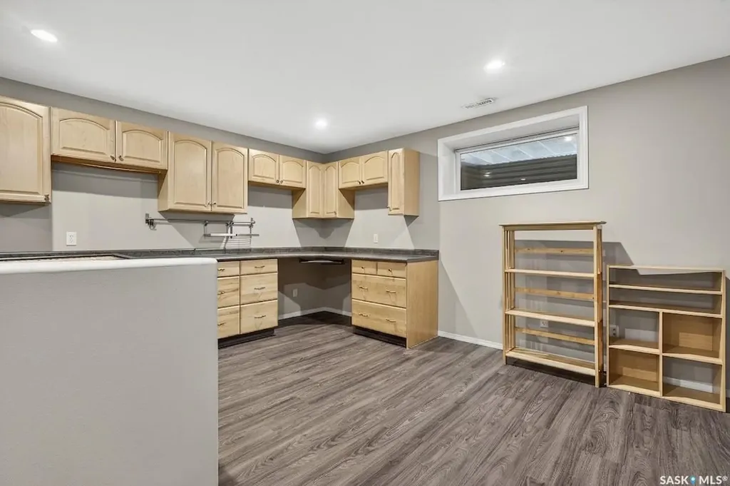 16 Flax Road Moose Jaw SK S6J 1G3