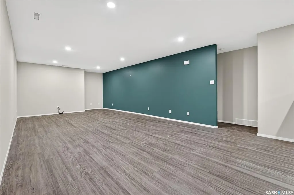 16 Flax Road Moose Jaw SK S6J 1G3