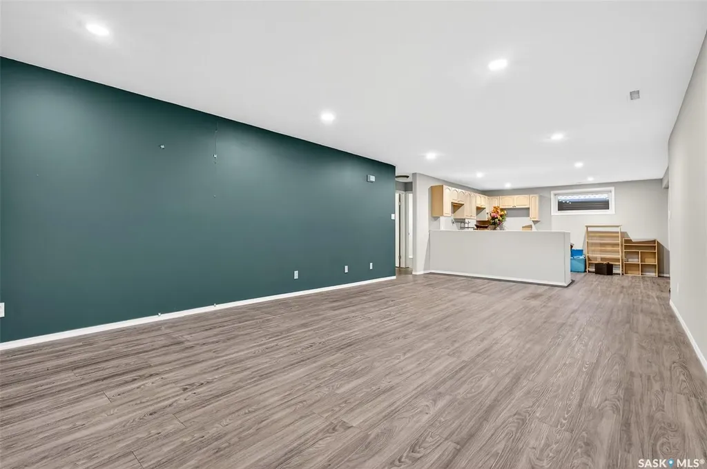 16 Flax Road Moose Jaw SK S6J 1G3