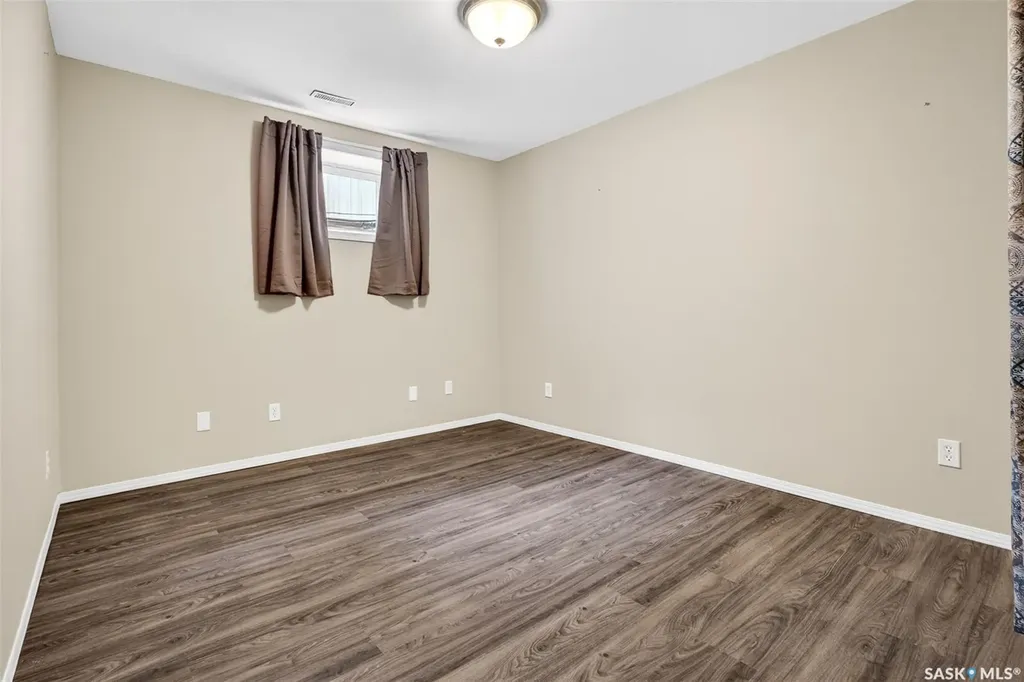 16 Flax Road Moose Jaw SK S6J 1G3