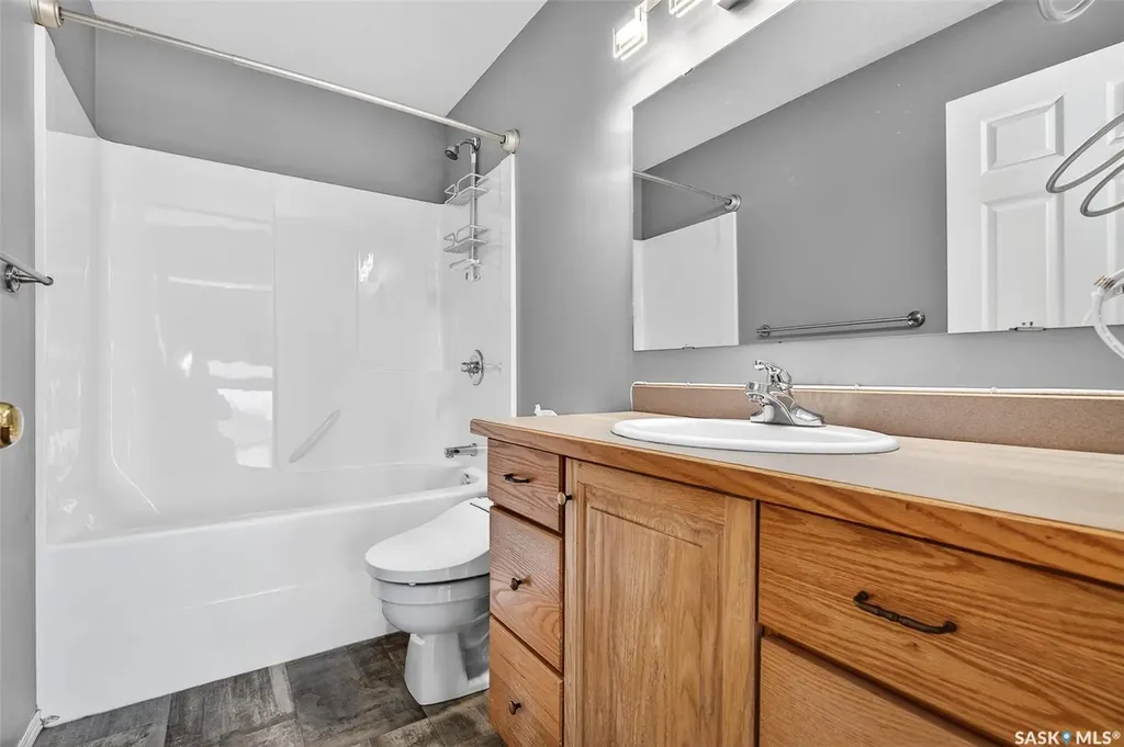 16 Flax Road Moose Jaw SK S6J 1G3