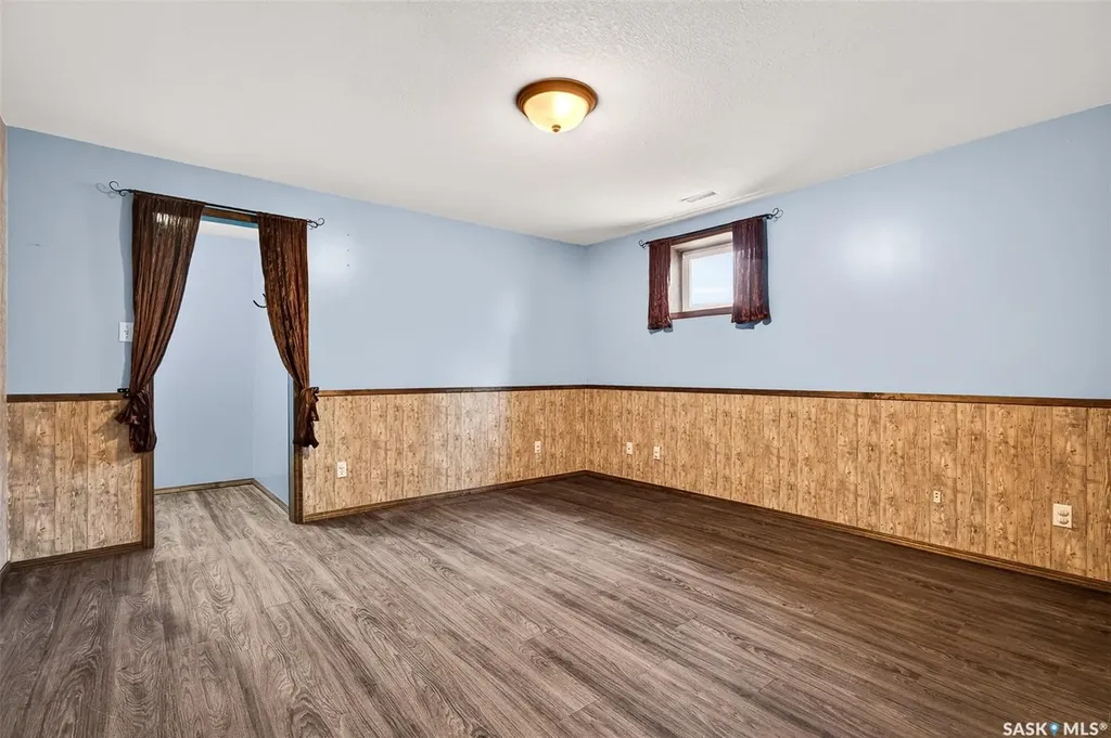 16 Flax Road Moose Jaw SK S6J 1G3