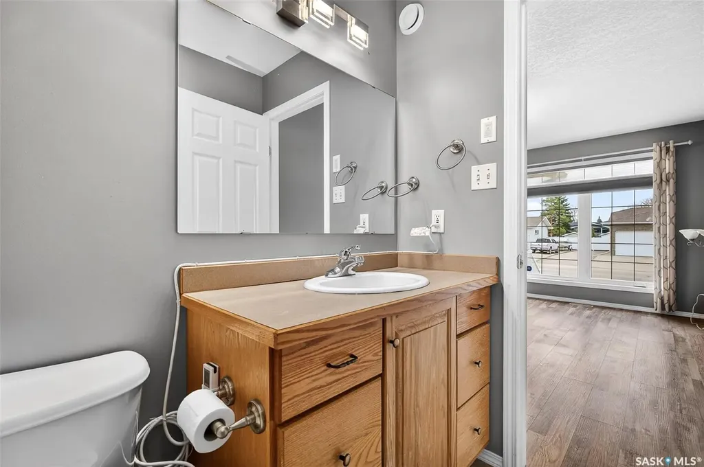 16 Flax Road Moose Jaw SK S6J 1G3