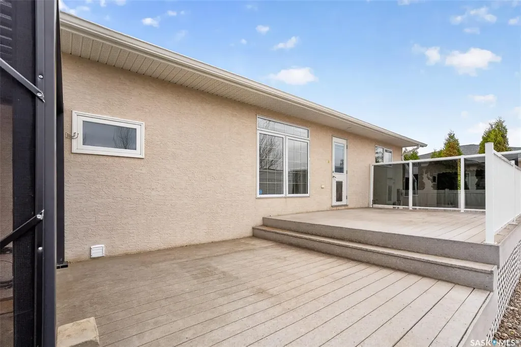 16 Flax Road Moose Jaw SK S6J 1G3