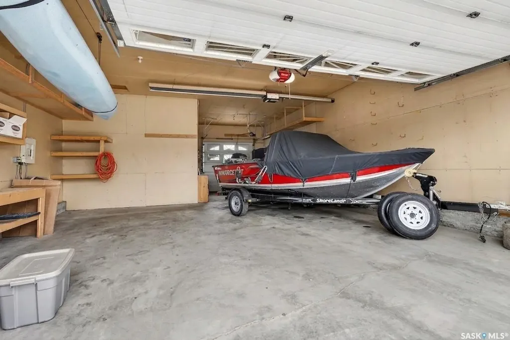 16 Flax Road Moose Jaw SK S6J 1G3
