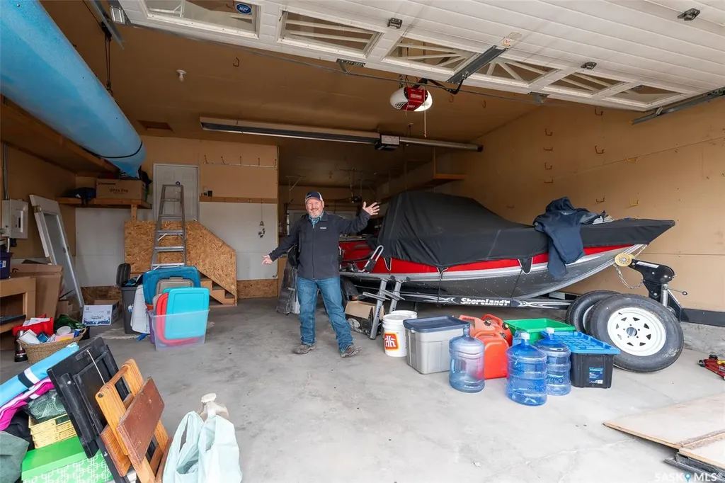 16 Flax Road Moose Jaw SK S6J 1G3