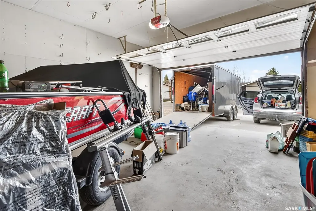 16 Flax Road Moose Jaw SK S6J 1G3