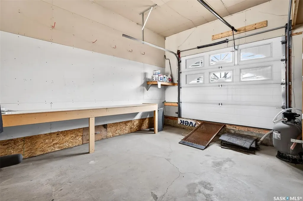 16 Flax Road Moose Jaw SK S6J 1G3