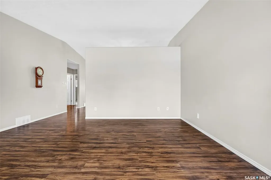 16 Flax Road Moose Jaw SK S6J 1G3