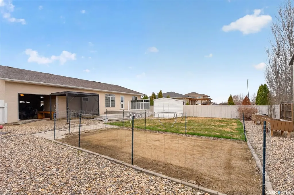 16 Flax Road Moose Jaw SK S6J 1G3