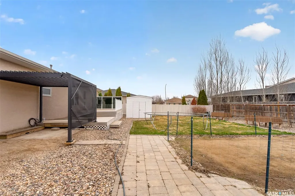 16 Flax Road Moose Jaw SK S6J 1G3