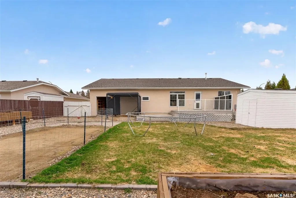 16 Flax Road Moose Jaw SK S6J 1G3