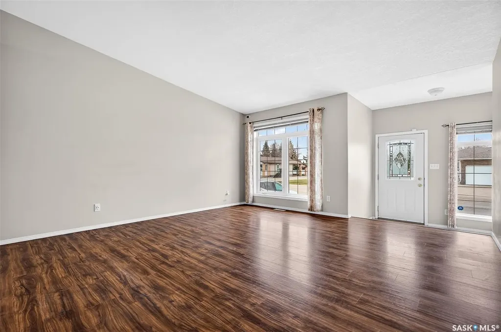 16 Flax Road Moose Jaw SK S6J 1G3