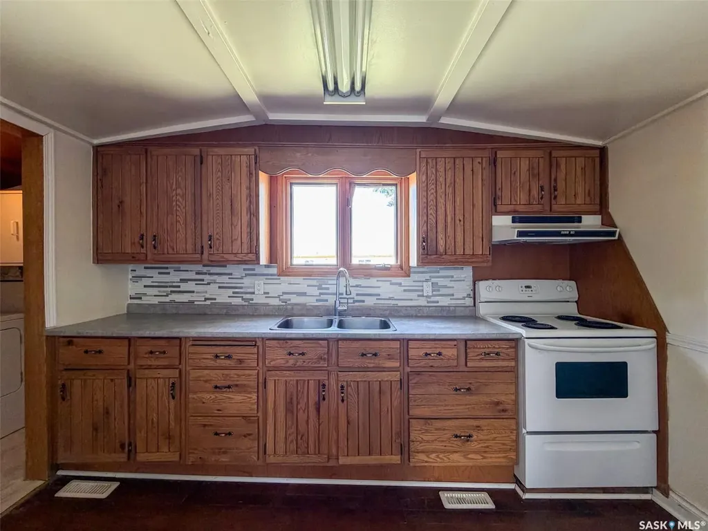 225 1st Avenue W Frontier SK S0N 0W0
