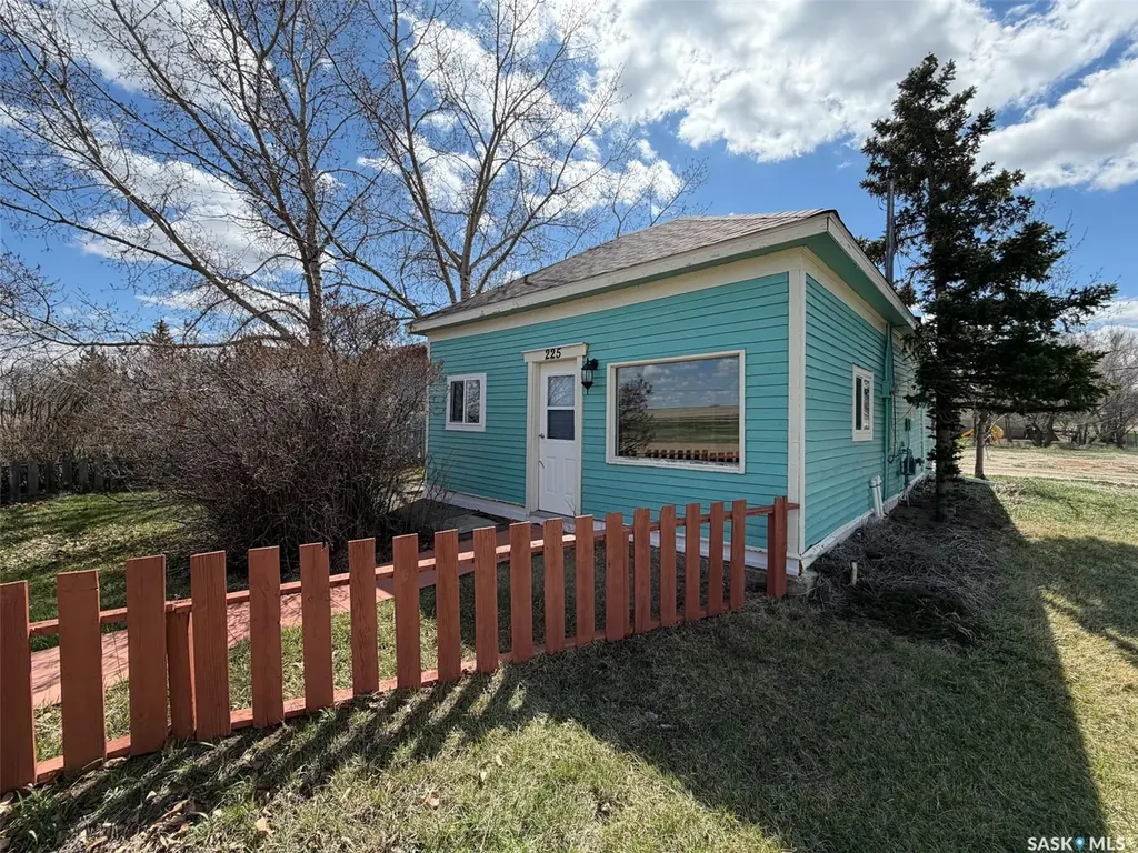 225 1st Avenue W Frontier SK S0N 0W0