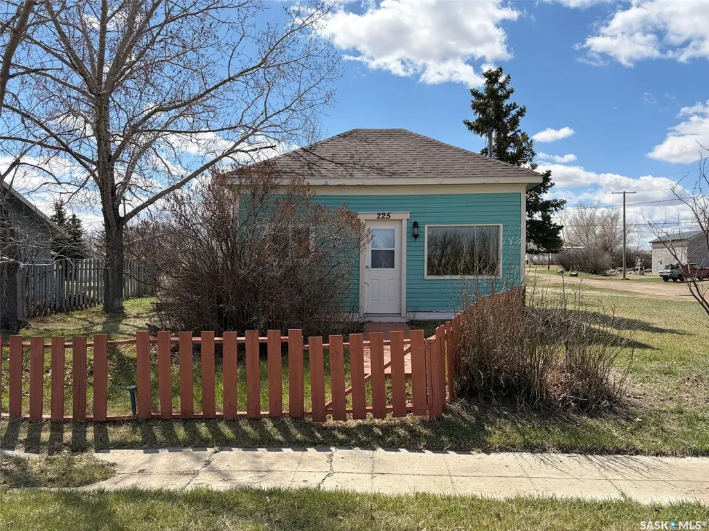 225 1st Avenue W Frontier SK S0N 0W0