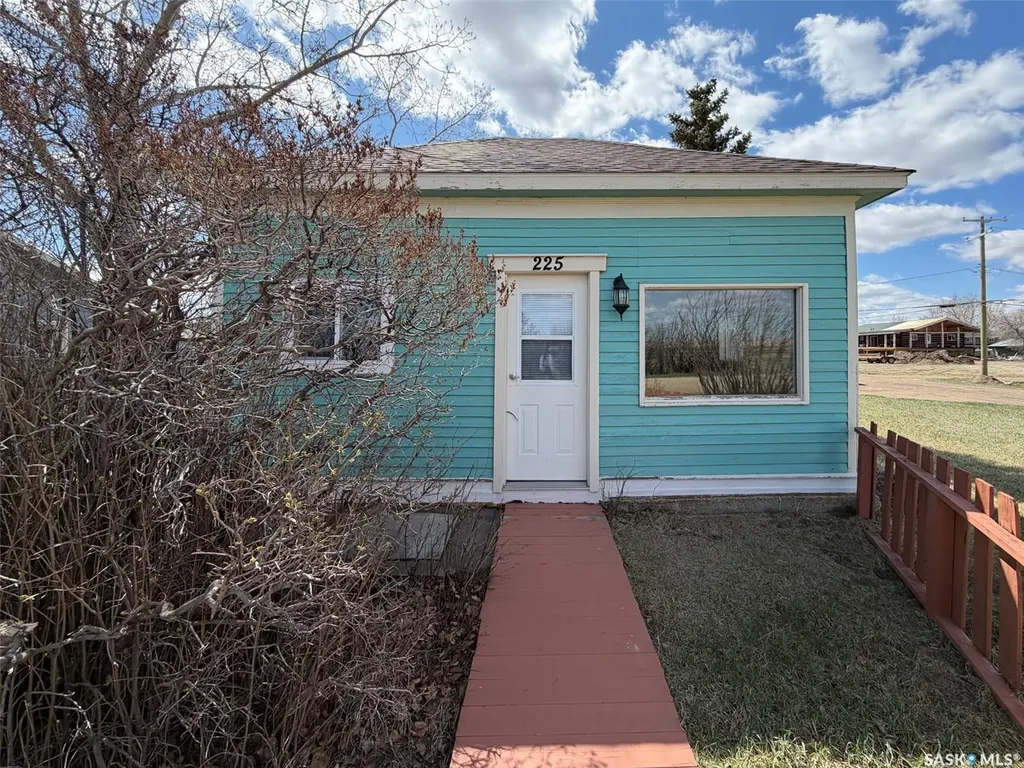 225 1st Avenue W Frontier SK S0N 0W0