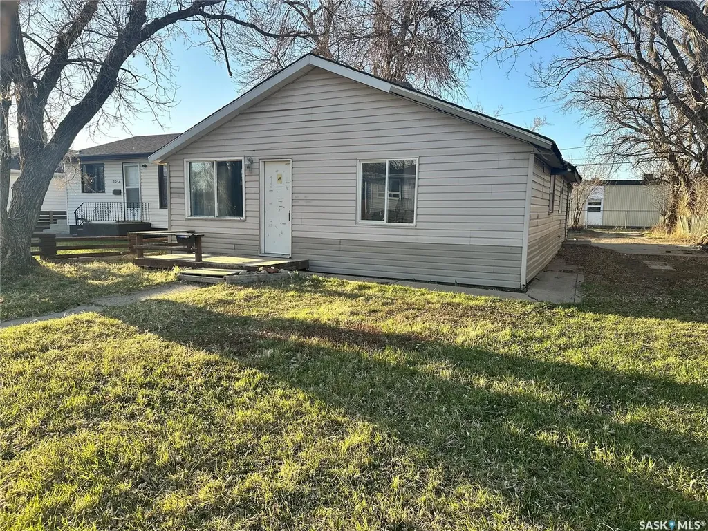 1050 Vaughan Street Moose Jaw SK S6H 5P2