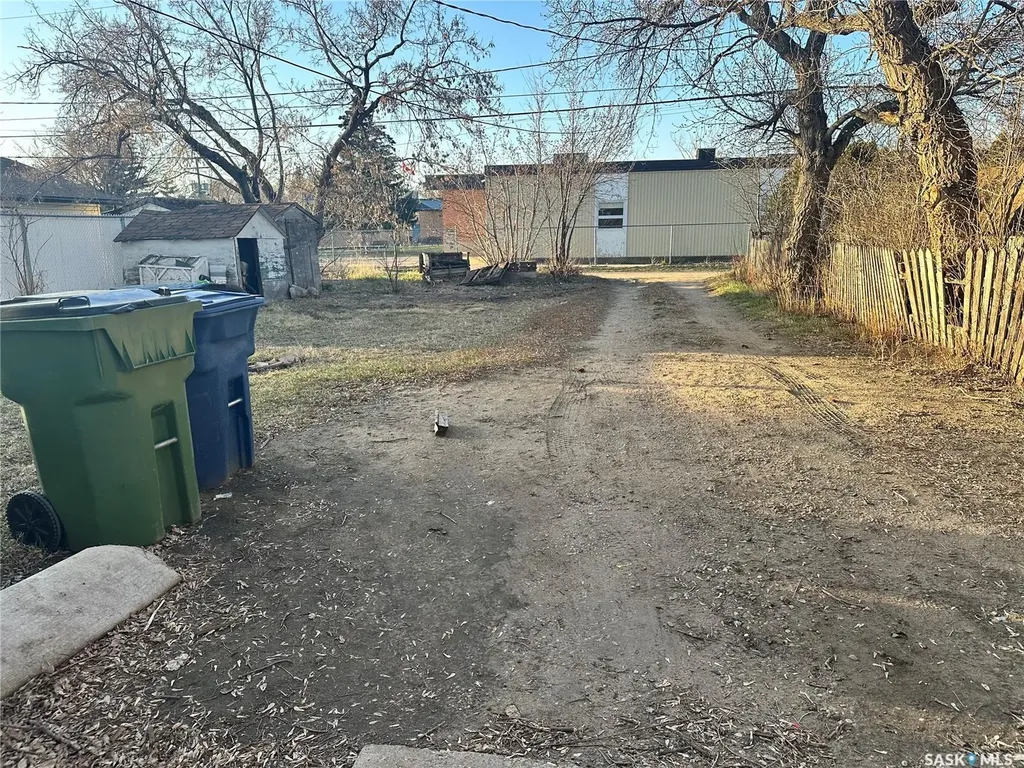 1050 Vaughan Street Moose Jaw SK S6H 5P2