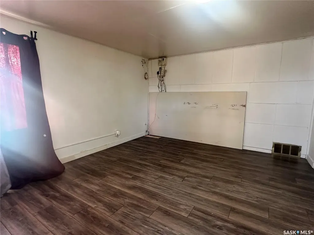 1050 Vaughan Street Moose Jaw SK S6H 5P2