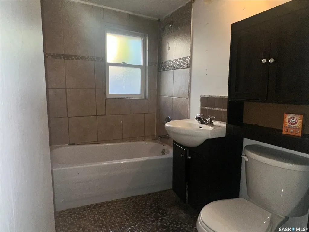 1050 Vaughan Street Moose Jaw SK S6H 5P2