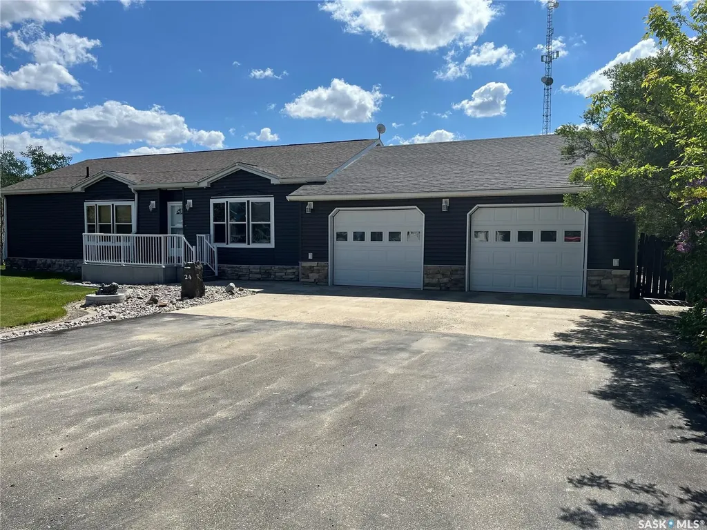 24 Hall Street Halbrite SK S0C 1H0