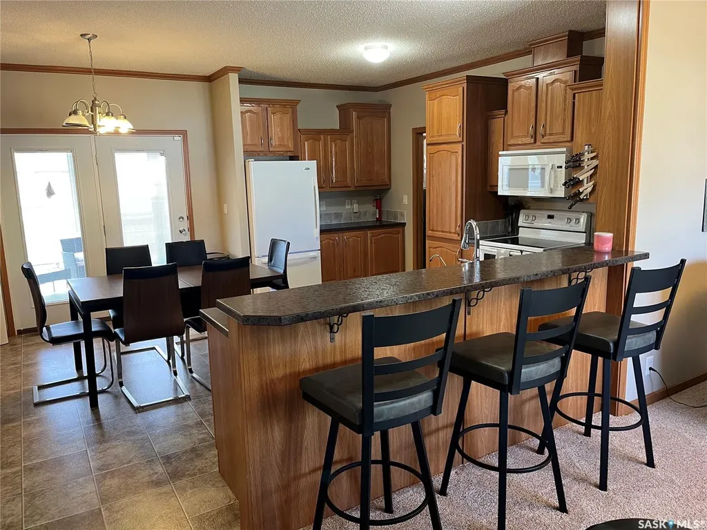 24 Hall Street Halbrite SK S0C 1H0