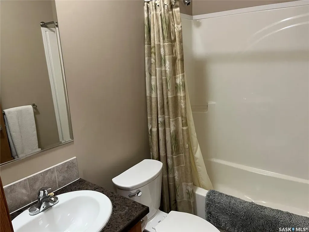 24 Hall Street Halbrite SK S0C 1H0