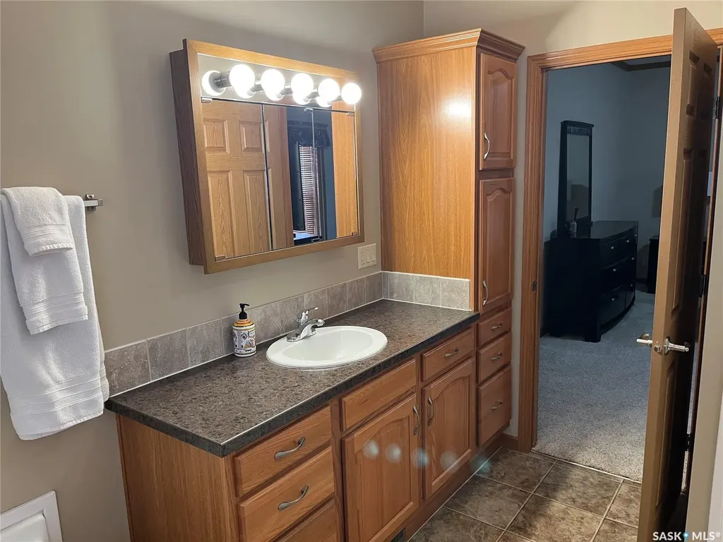 24 Hall Street Halbrite SK S0C 1H0