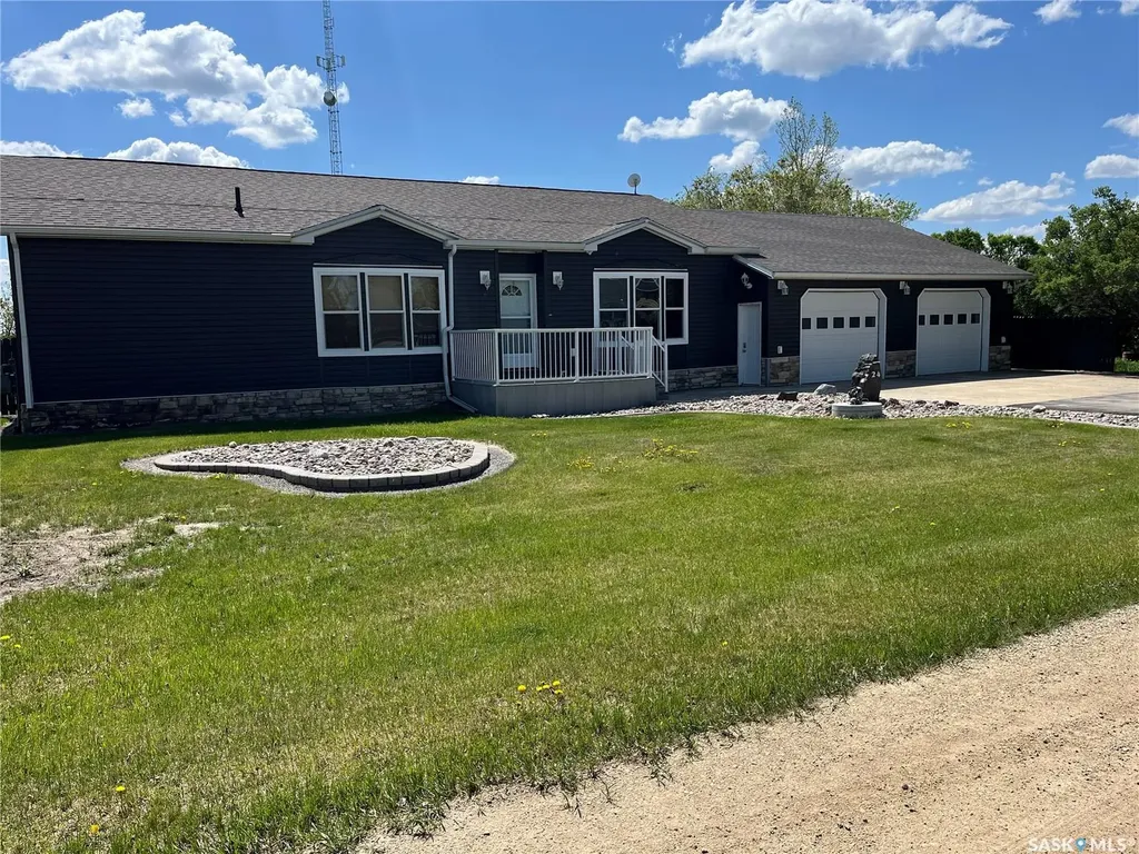 24 Hall Street Halbrite SK S0C 1H0