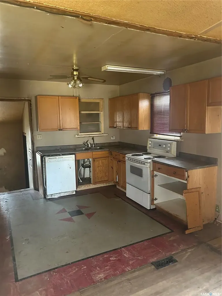 1133 Elphinstone Street Regina SK S4T 3M2