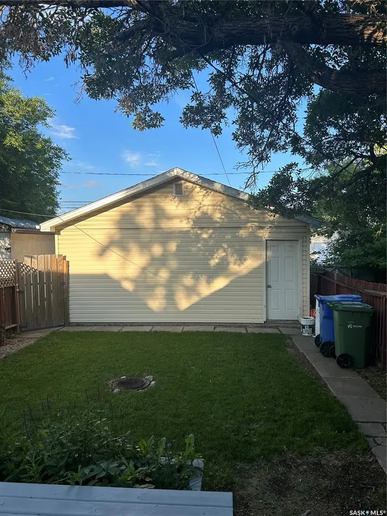 2059 Mcdonald Street Regina SK S4N 2Y4
