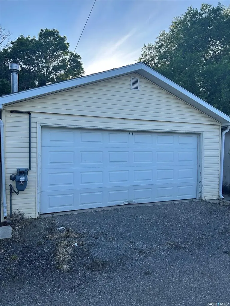 2059 Mcdonald Street Regina SK S4N 2Y4