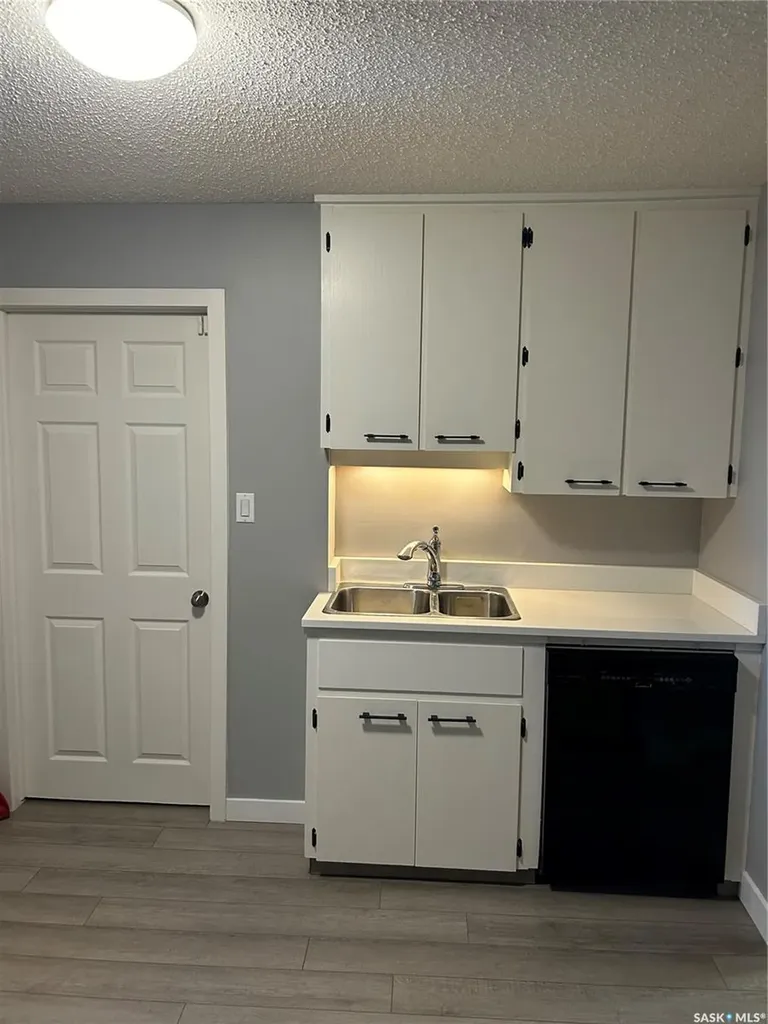 2059 Mcdonald Street Regina SK S4N 2Y4