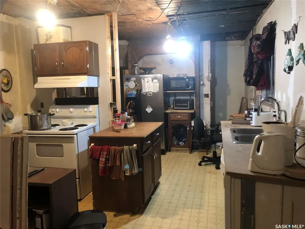 121 5th Street Bladworth SK S0G 0J0