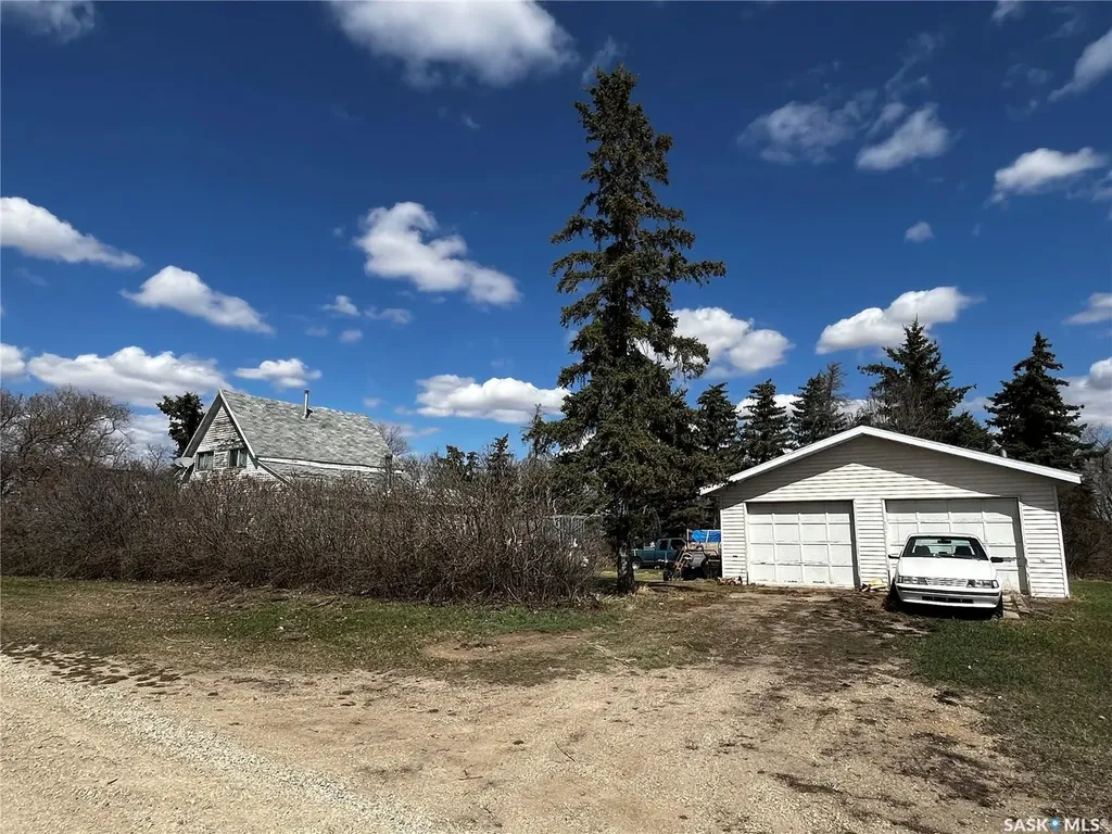 121 5th Street Bladworth SK S0G 0J0