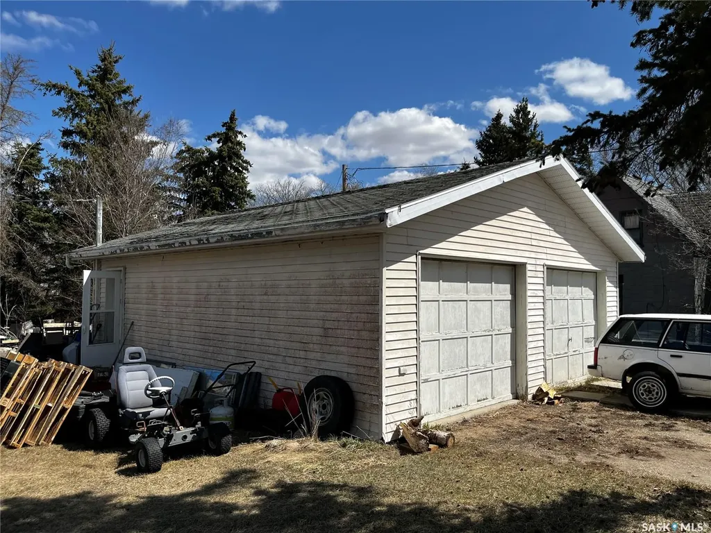 121 5th Street Bladworth SK S0G 0J0