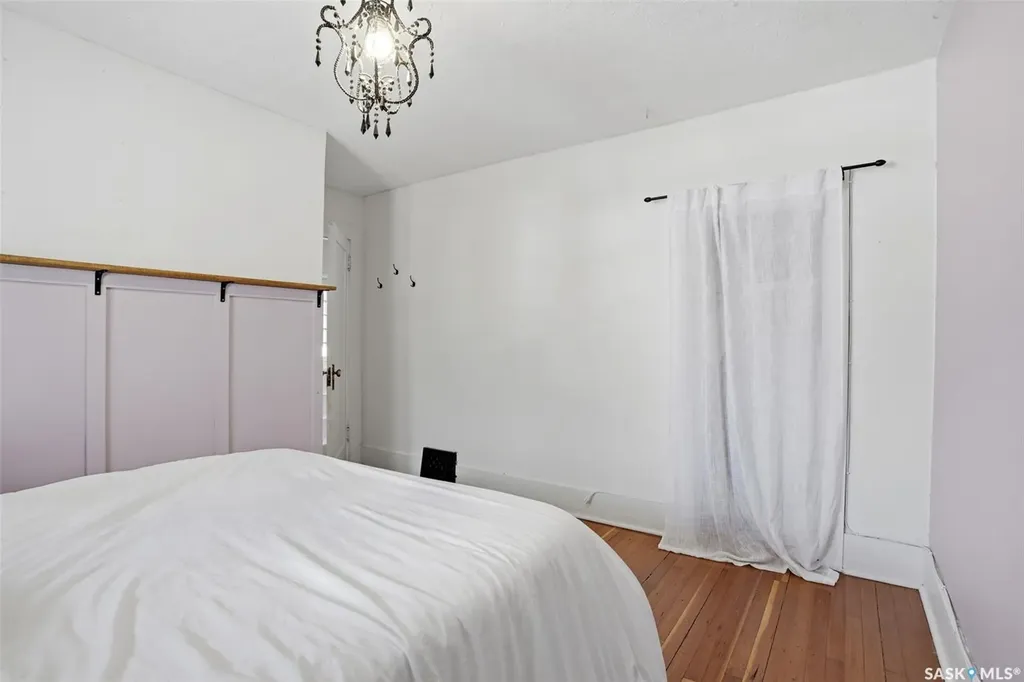 2273 Cameron Street Regina SK S4T 2V9