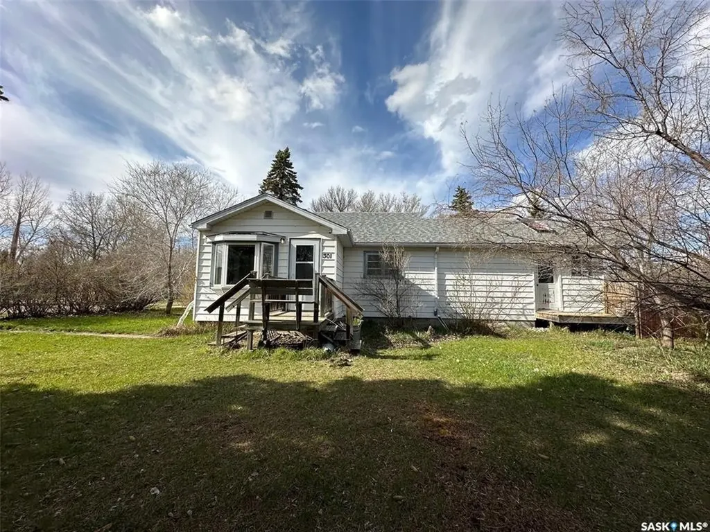 301 Belfast Street North Portal SK S0C 1W0