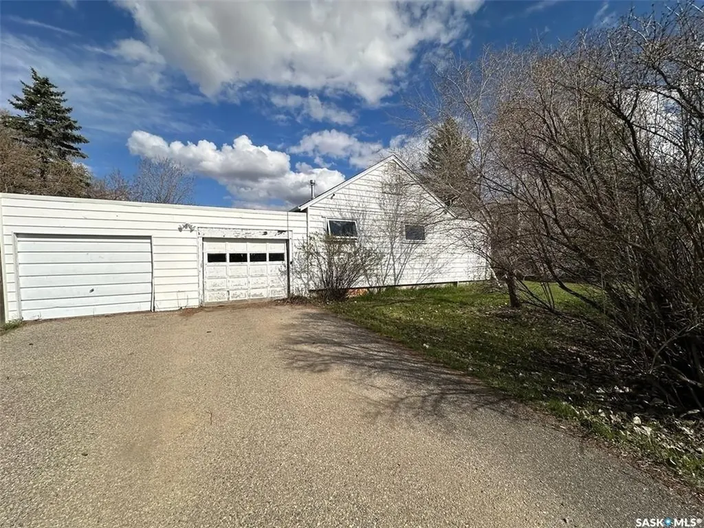301 Belfast Street North Portal SK S0C 1W0