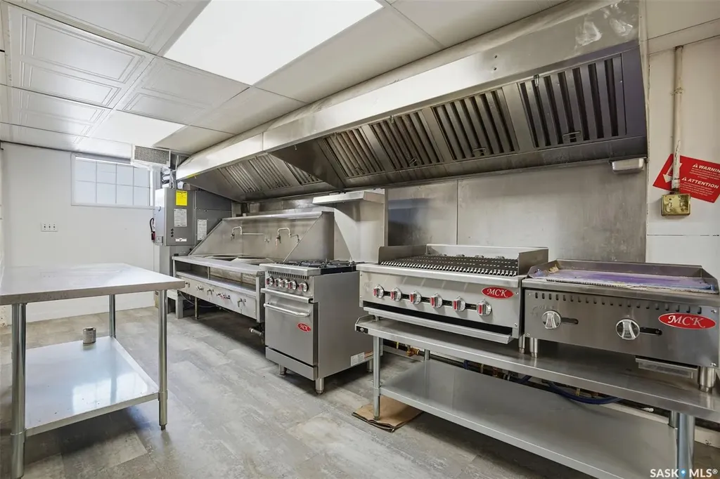 418 20th Street W Saskatoon SK S7M 0X4