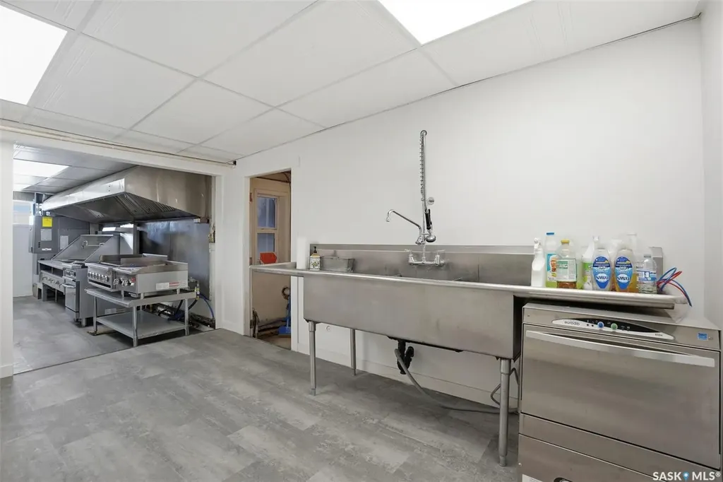 418 20th Street W Saskatoon SK S7M 0X4