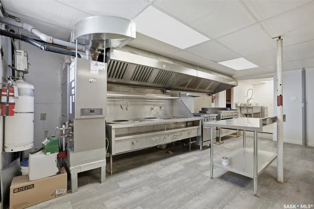 418 20th Street W Saskatoon SK S7M 0X4