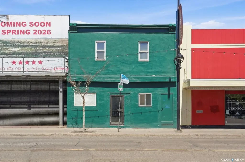 418 20th Street W Saskatoon SK S7M 0X4