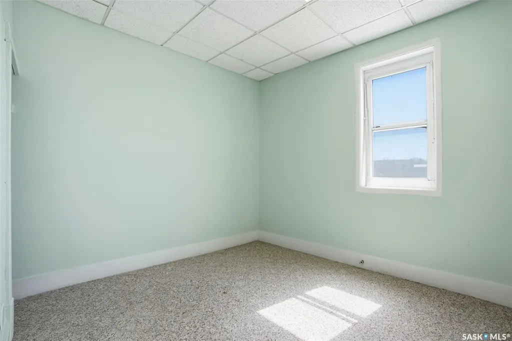 418 20th Street W Saskatoon SK S7M 0X4
