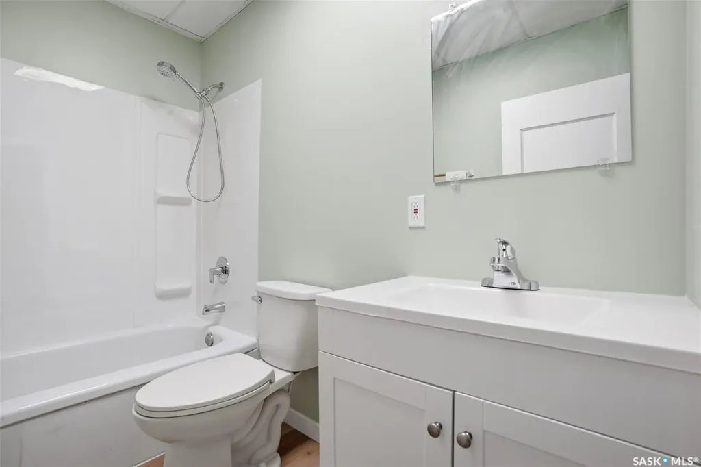 418 20th Street W Saskatoon SK S7M 0X4