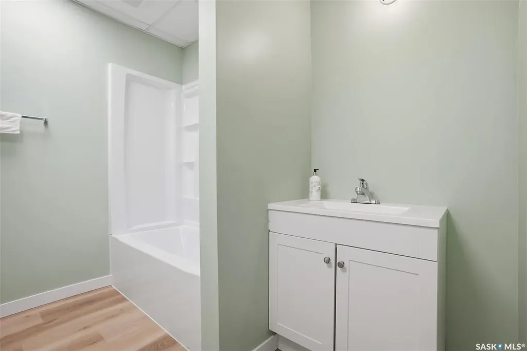 418 20th Street W Saskatoon SK S7M 0X4
